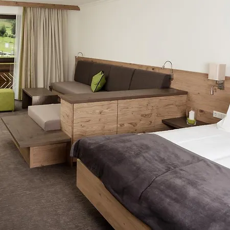 Hotel Tauernhof - Culinary Experience I Wellness Oasis I Summer Card I Mountain Views I Kids' Playroom I Location Kaprun